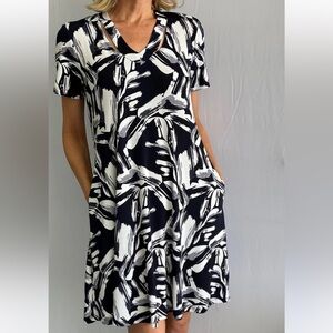 NWT SOFT WORKS Size XL Black & White Midi Dress with Short Sleeve